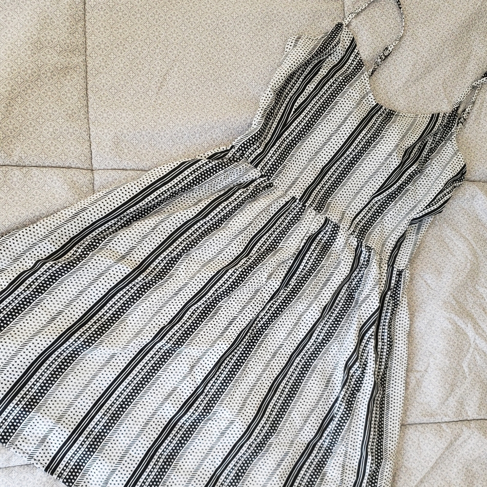 NWT H&M Divided B/W dress - Picture 2 of 4